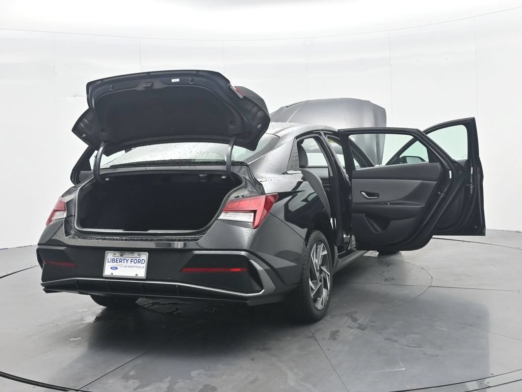 Used 2025 Hyundai Elantra Limited FWD image 49