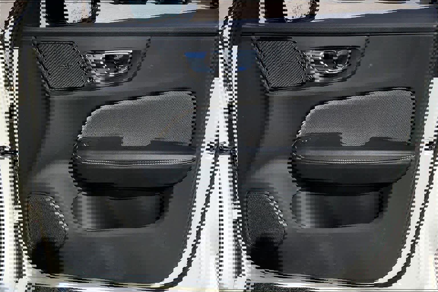 Used 2022 Volvo S60 B5 R-Design image 22