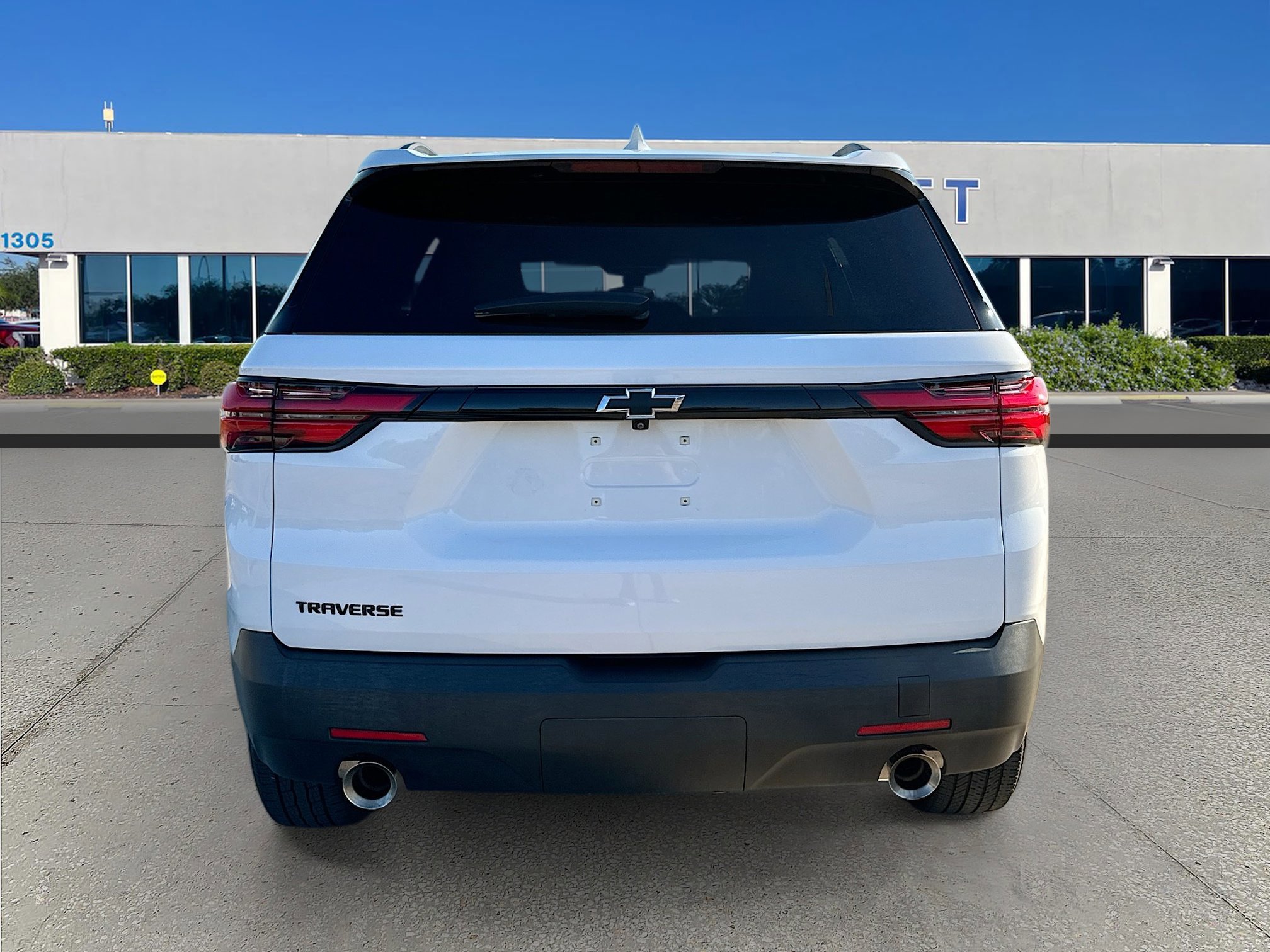Used 2023 Chevrolet Traverse LS w/ Midnight/Sport Edition image 4