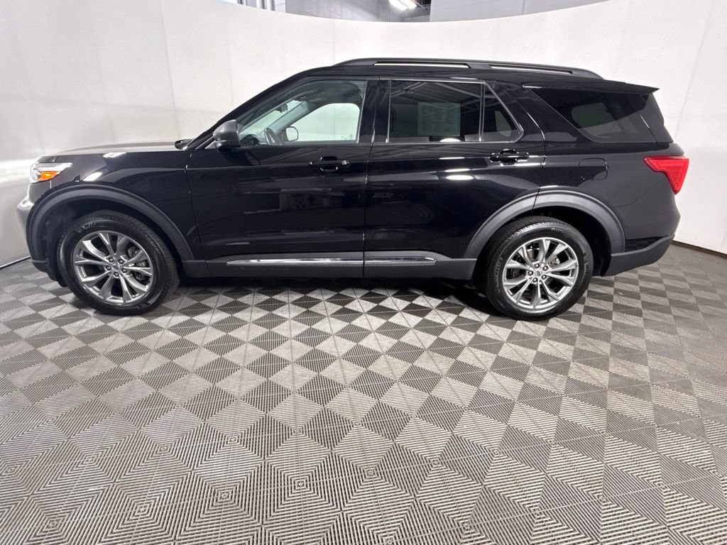 Certified 2023 Ford Explorer XLT w/ Equipment Group 202A AWD/4WD image 7