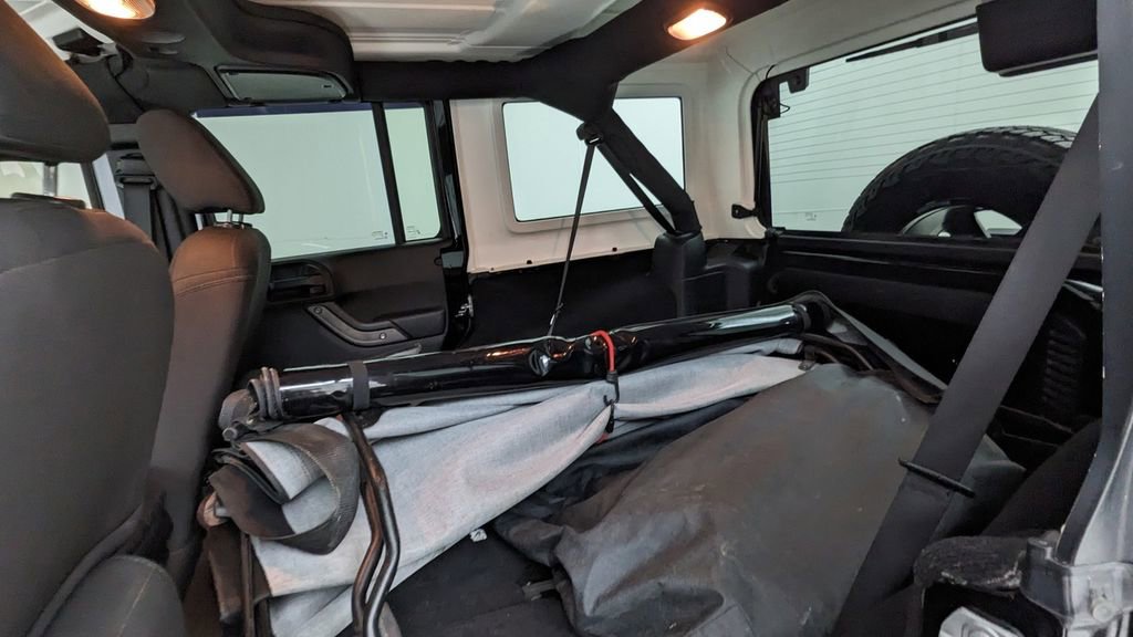 Used 2017 Jeep Wrangler Unlimited Willys image 31