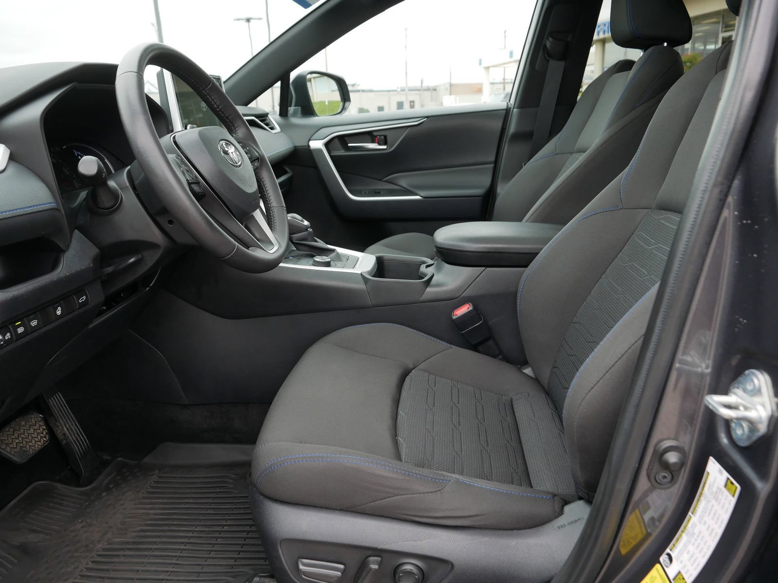 Used 2024 Toyota RAV4 SE w/ Convenience Package AWD/4WD image 15