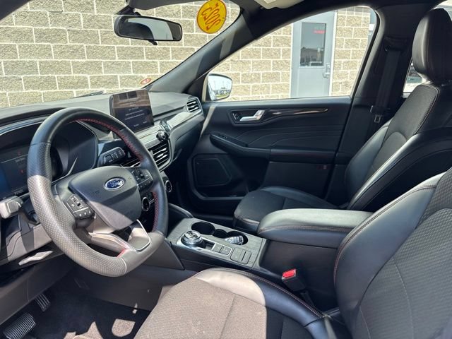 Certified 2025 Ford Escape ST-Line Select AWD/4WD image 17