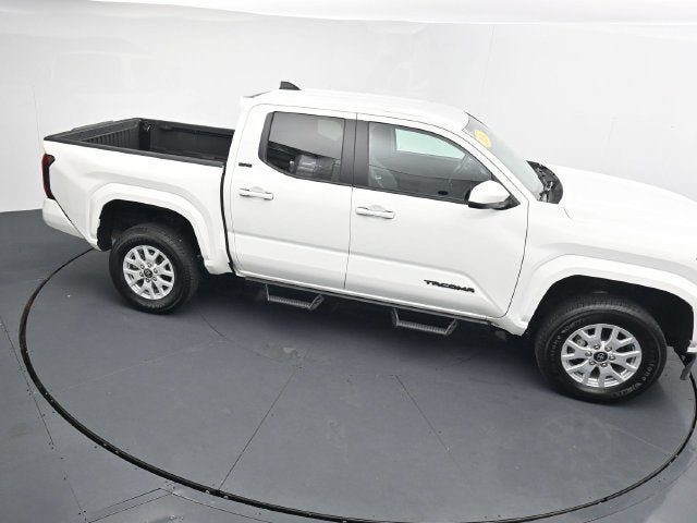 Used 2024 Toyota Tacoma SR5 AWD/4WD image 34