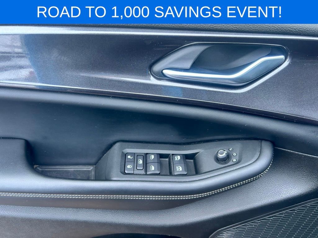 Used 2023 Jeep Grand Cherokee L Laredo image 12