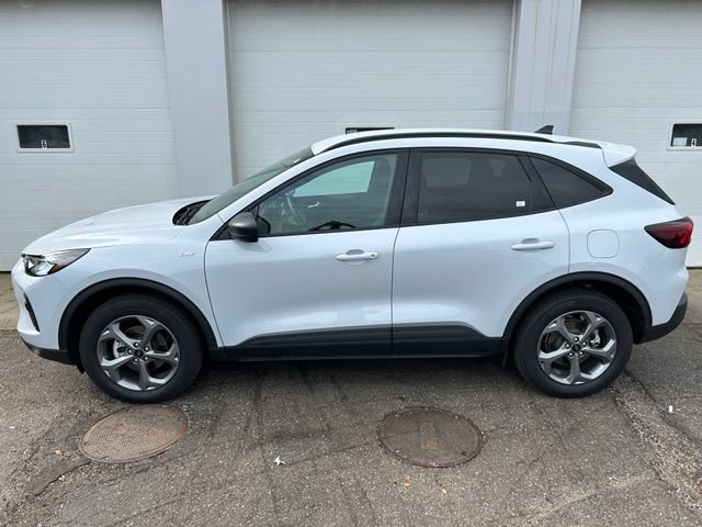 Certified 2026 Ford Escape ST-Line w/ Cold Weather Package AWD/4WD image 3