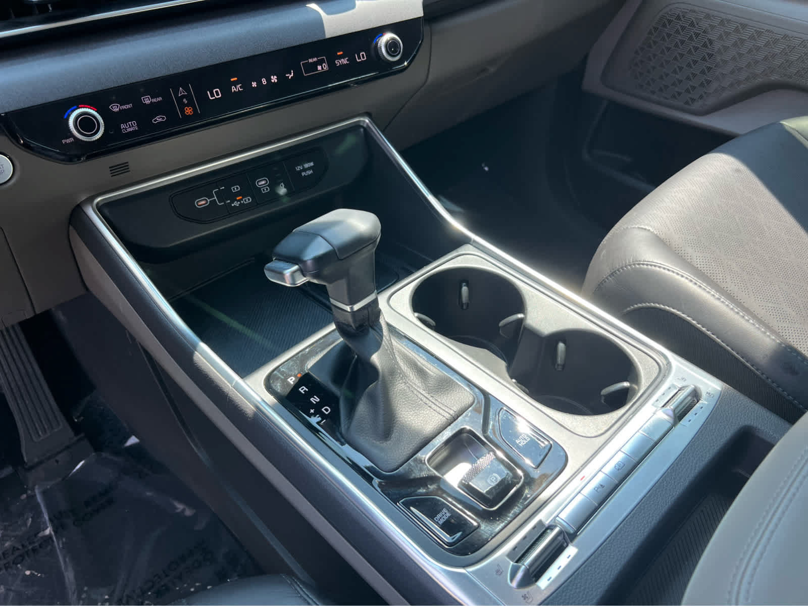 Used 2025 Kia Carnival SX FWD image 37