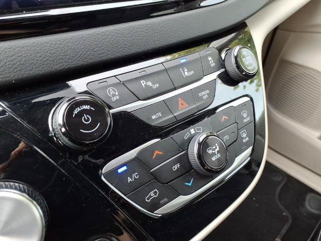 Used 2024 Chrysler Pacifica Touring-L FWD image 26