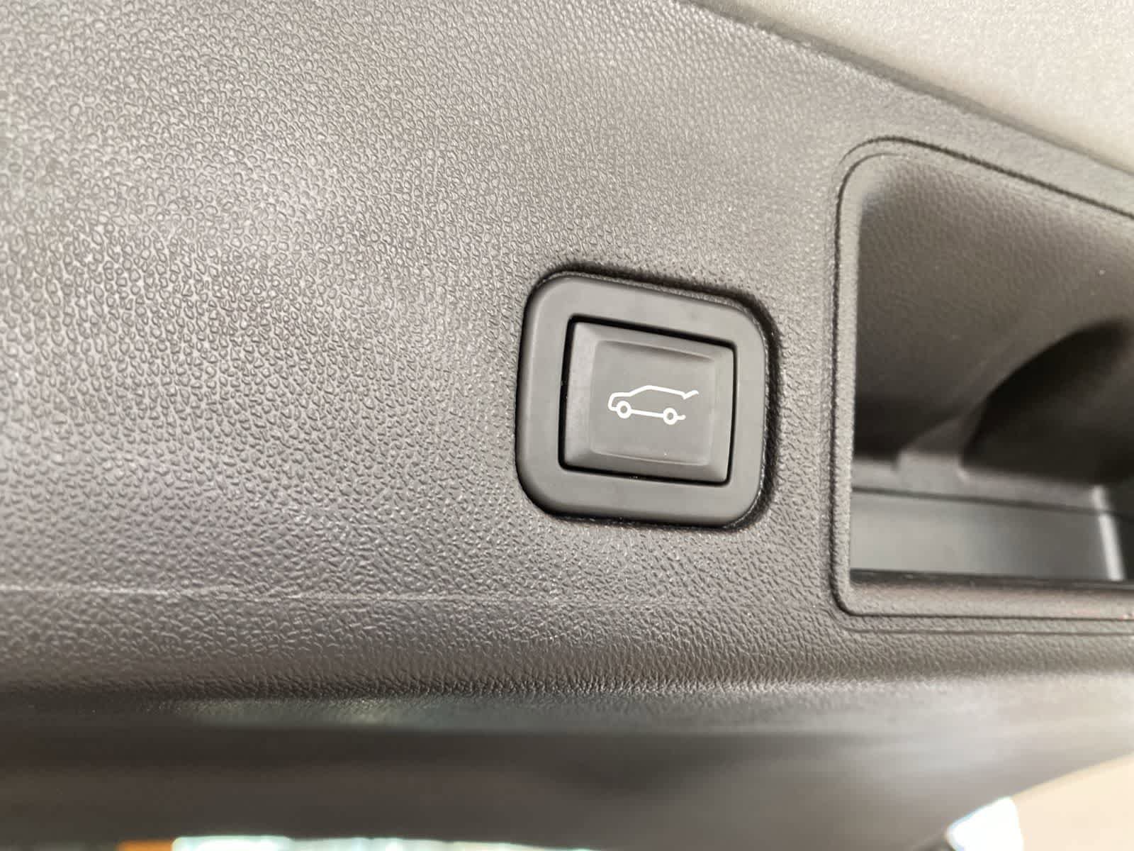 Used 2024 GMC Terrain SLT FWD image 29