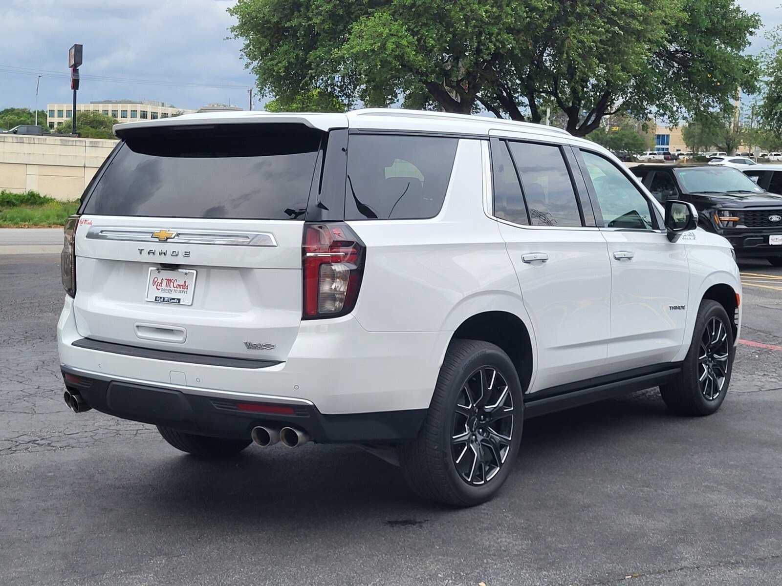 Used 2023 Chevrolet Tahoe High Country w/ Premium Package image 3