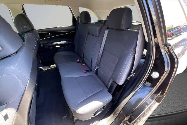 Used 2017 Kia Sorento AWD w/ LX Convenience Package image 26