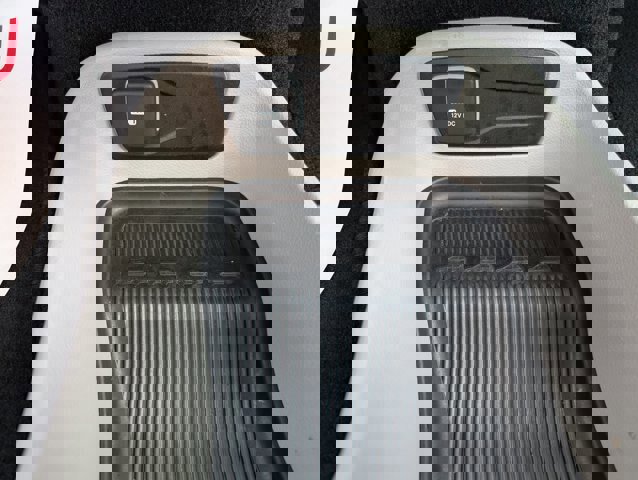 Used 2023 Chrysler Voyager LX image 18