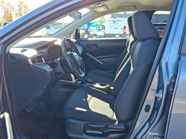 Used 2023 Toyota Corolla Cross LE AWD/4WD image 11
