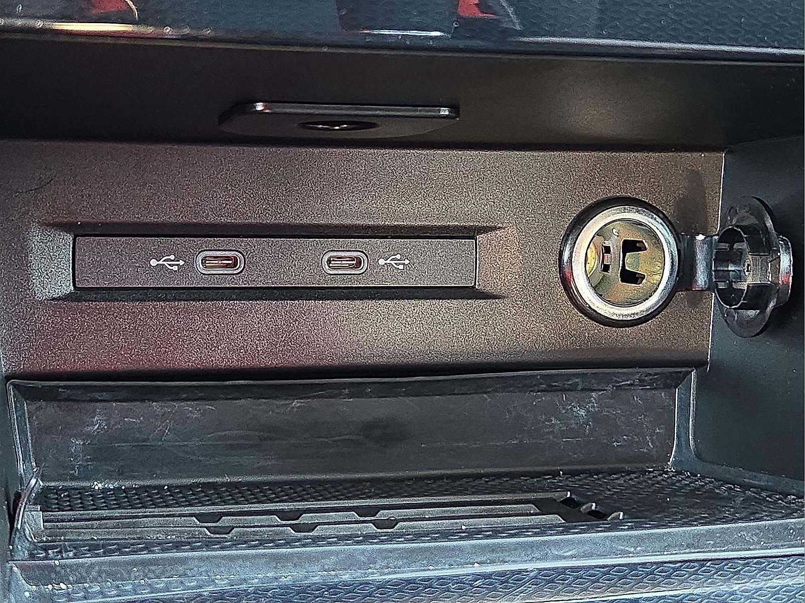 Used 2025 Volkswagen Taos SE image 17