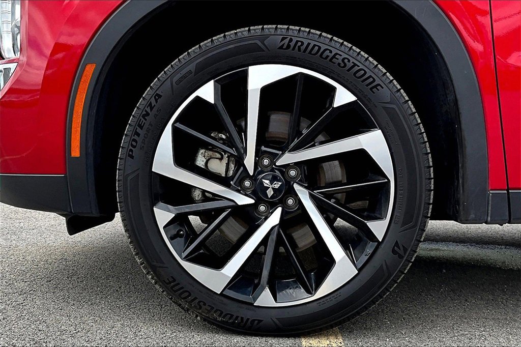 Used 2023 Mitsubishi Outlander SE image 9