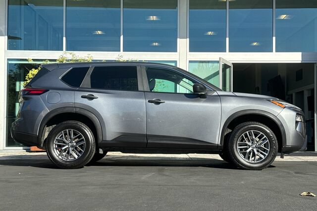 Used 2024 Nissan Rogue S AWD/4WD image 3