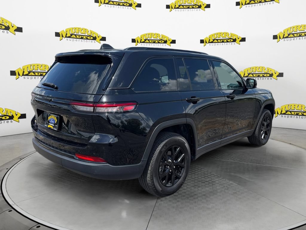 Used 2025 Jeep Grand Cherokee Altitude AWD/4WD image 7