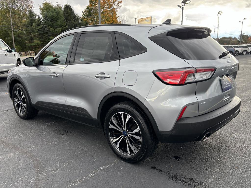 Certified 2022 Ford Escape SE w/ SE Sport Appearance Package image 3