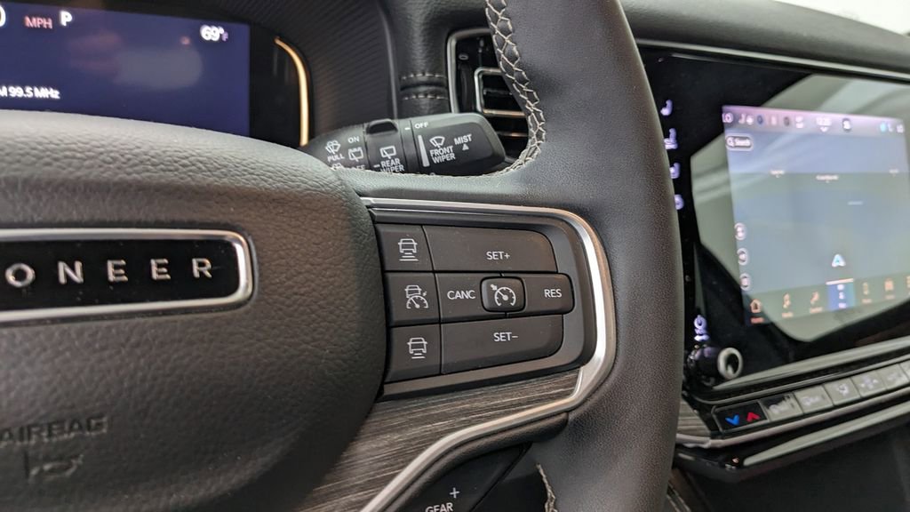 Used 2024 Jeep Wagoneer Series III image 35