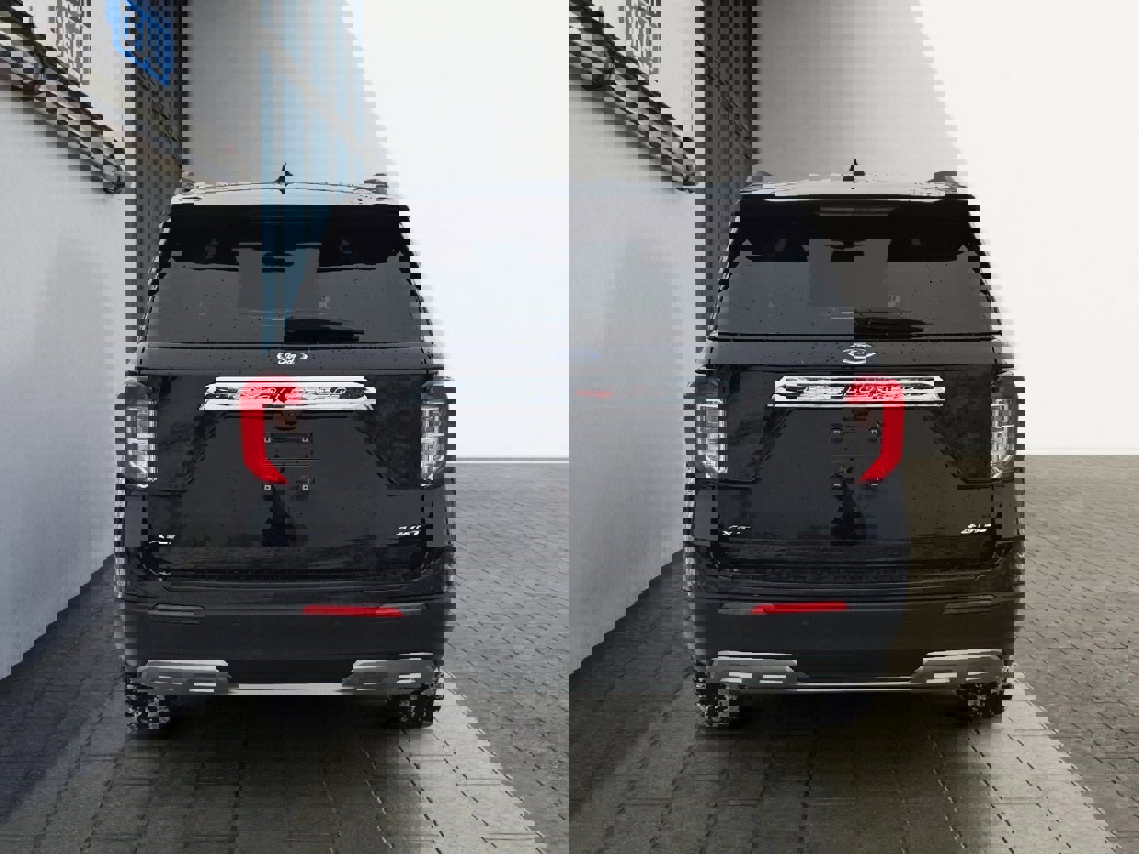 Certified 2022 Ford Explorer XLT w/ Equipment Group 202A image 4