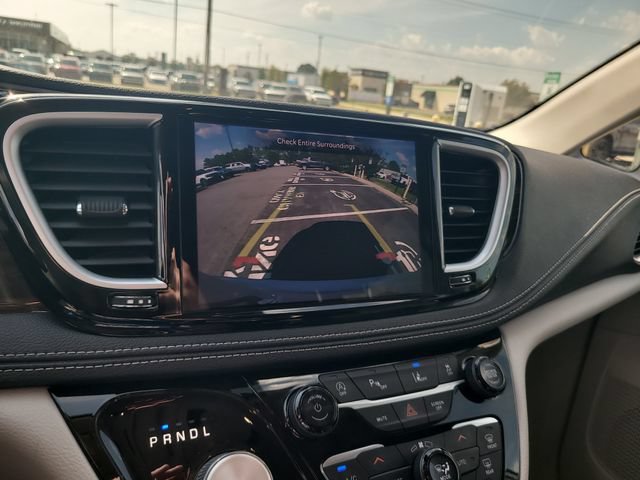 Used 2024 Chrysler Pacifica Limited FWD image 21