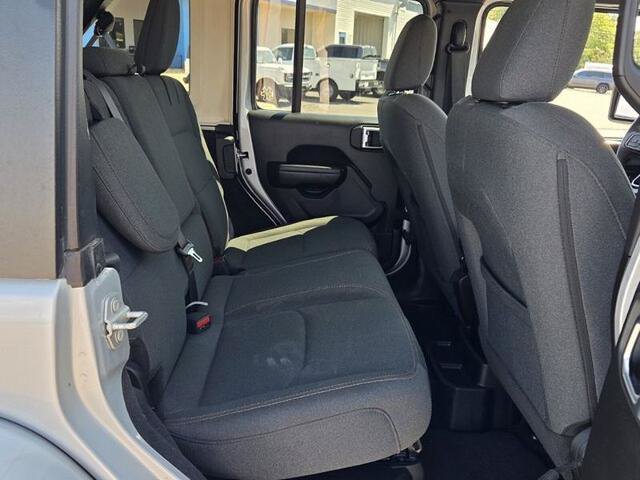Used 2024 Jeep Wrangler Unlimited AWD/4WD image 14