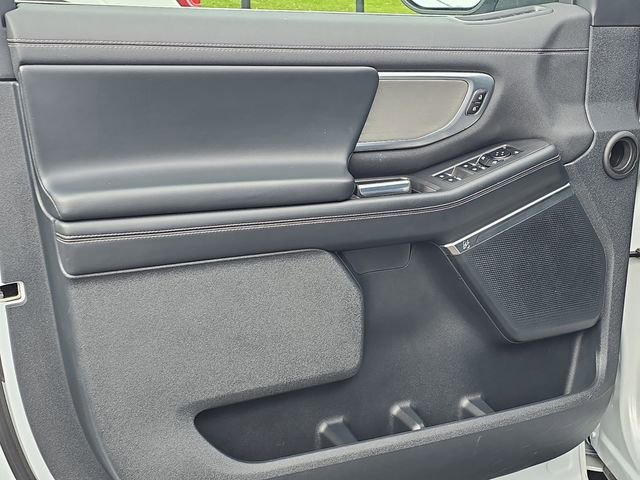 Certified 2025 Ford Expedition Platinum AWD/4WD image 12
