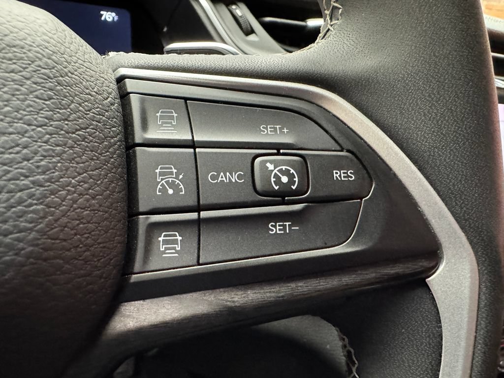 Used 2023 Jeep Grand Cherokee L Limited AWD/4WD image 15
