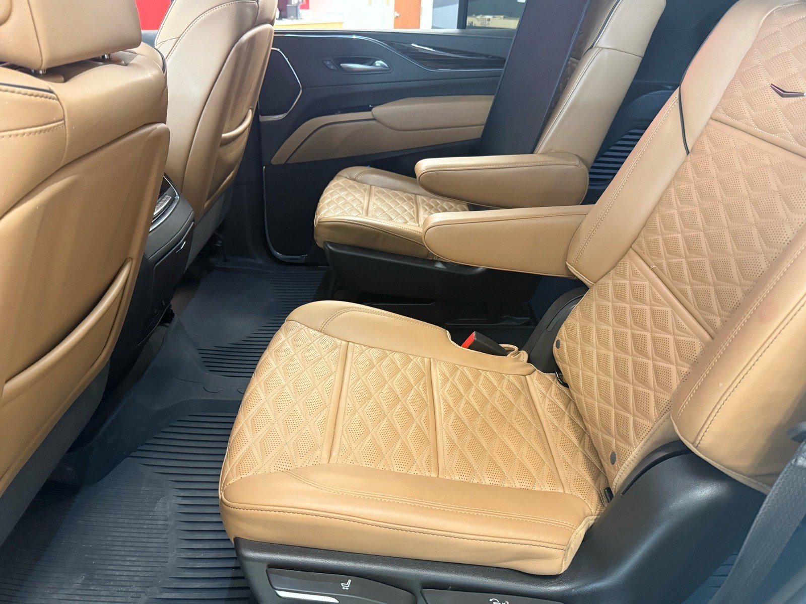 Used 2023 Cadillac Escalade Premium Luxury w/ Performance Package AWD/4WD image 6