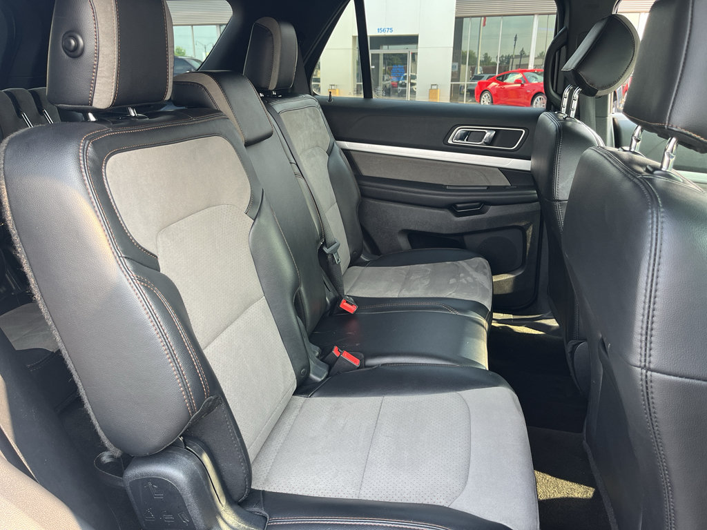 Certified 2017 Ford Explorer XLT w/ Equipment Group 202A AWD/4WD image 29