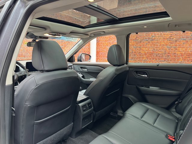 Used 2022 Nissan Rogue SV w/ SV Premium Package image 25