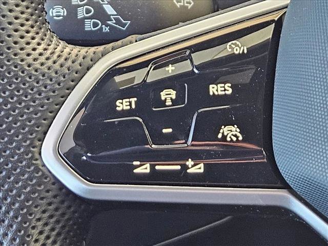 Used 2022 Volkswagen Tiguan SE R-Line image 13