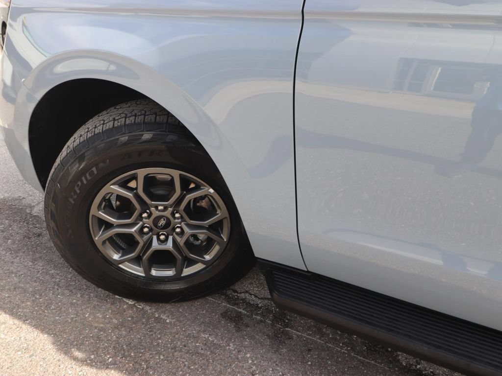 Certified 2025 Ford Expedition Active RWD image 3
