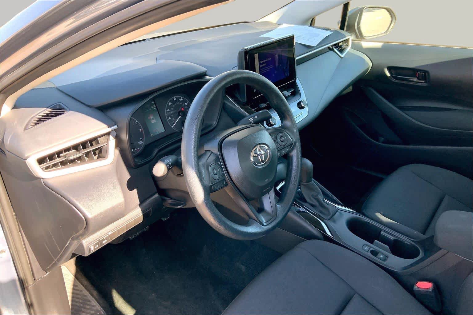 Used 2025 Toyota Corolla LE FWD image 18