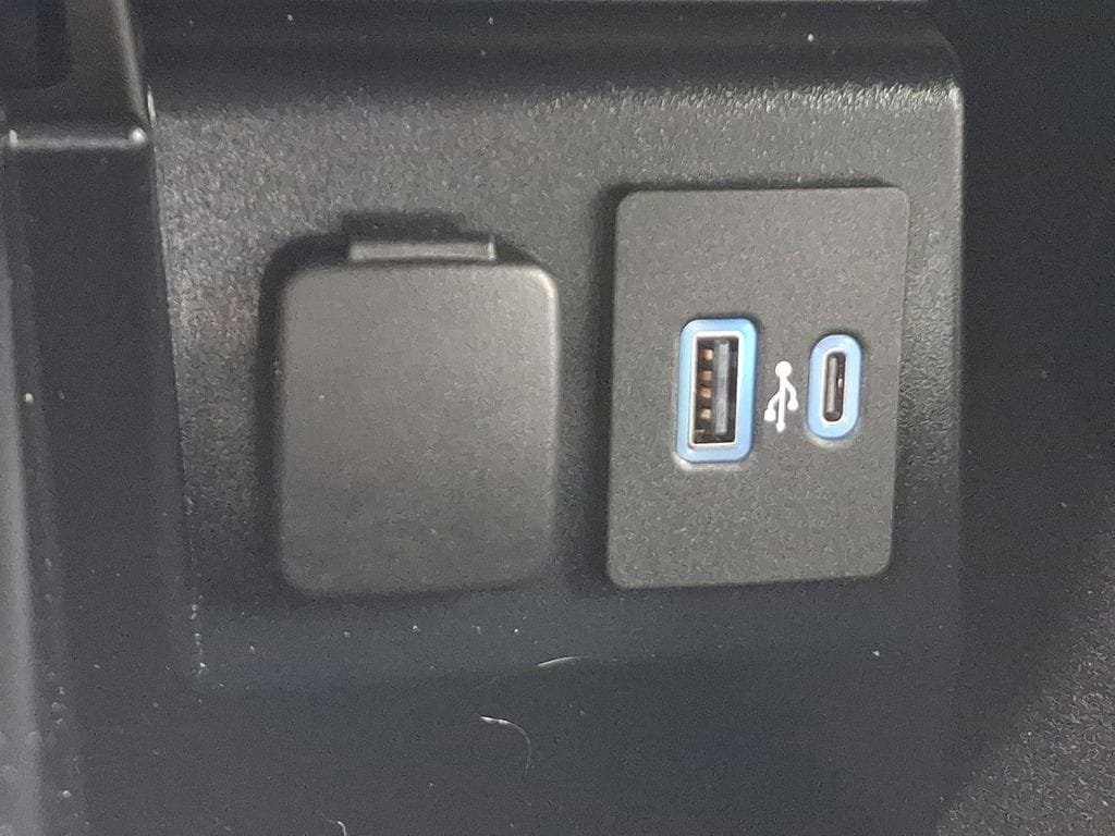 Certified 2022 Ford Explorer XLT w/ Equipment Group 202A AWD/4WD image 24