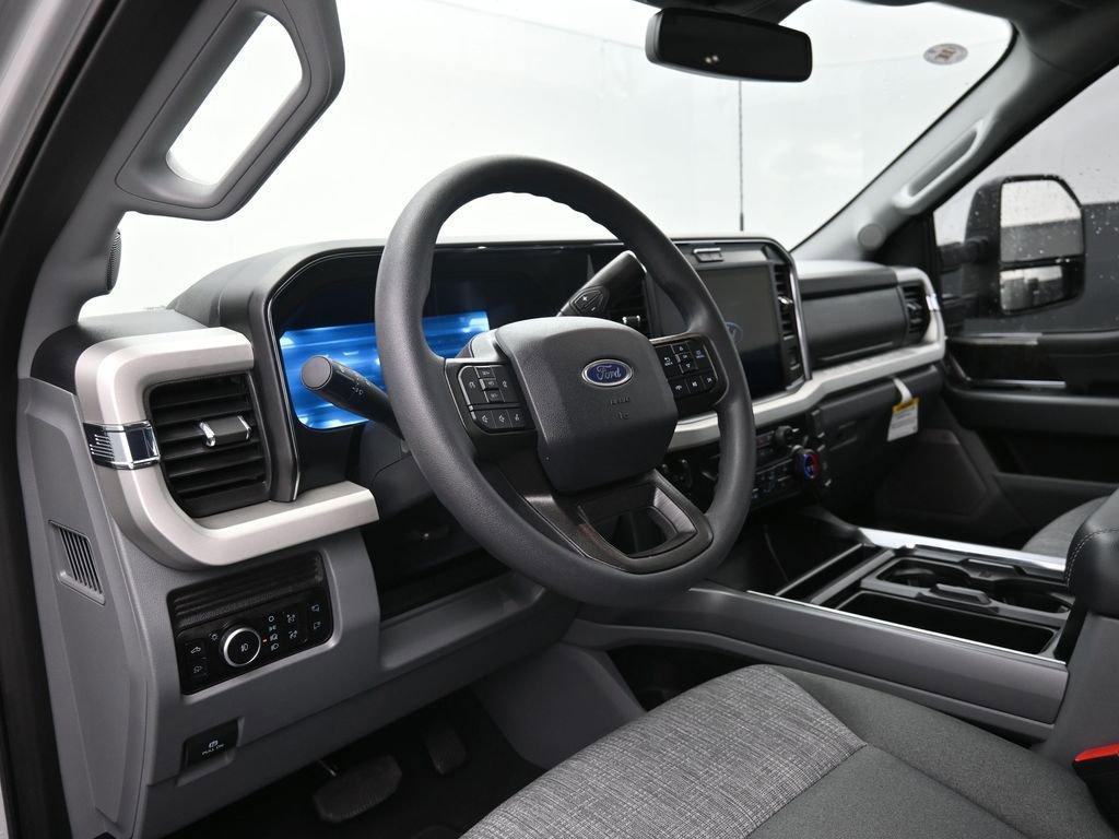 Certified 2025 Ford F250 XLT w/ Black Appearance Package image 18