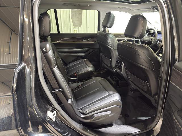 Used 2023 Jeep Grand Cherokee L Limited w/ Black Appearance Package image 32