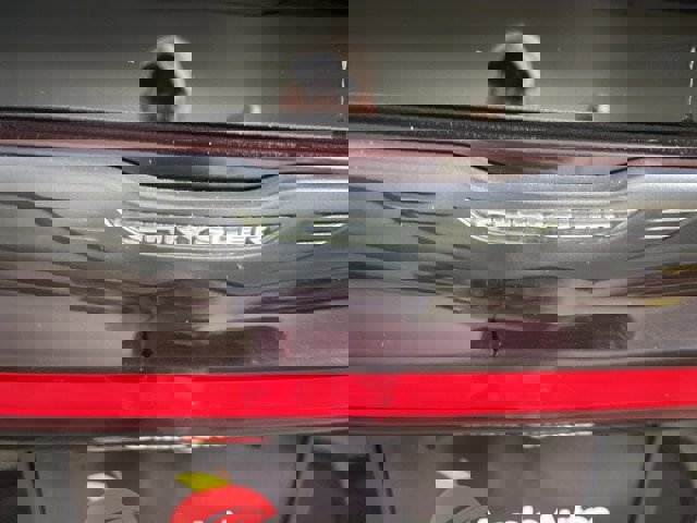 Used 2022 Chrysler Pacifica Limited w/ Uconnect Theater Family Group image 9