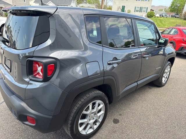 Used 2023 Jeep Renegade Latitude AWD/4WD image 6