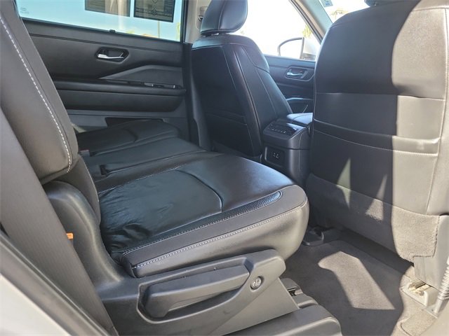 Used 2022 Nissan Pathfinder SL w/ SL Black Package image 25