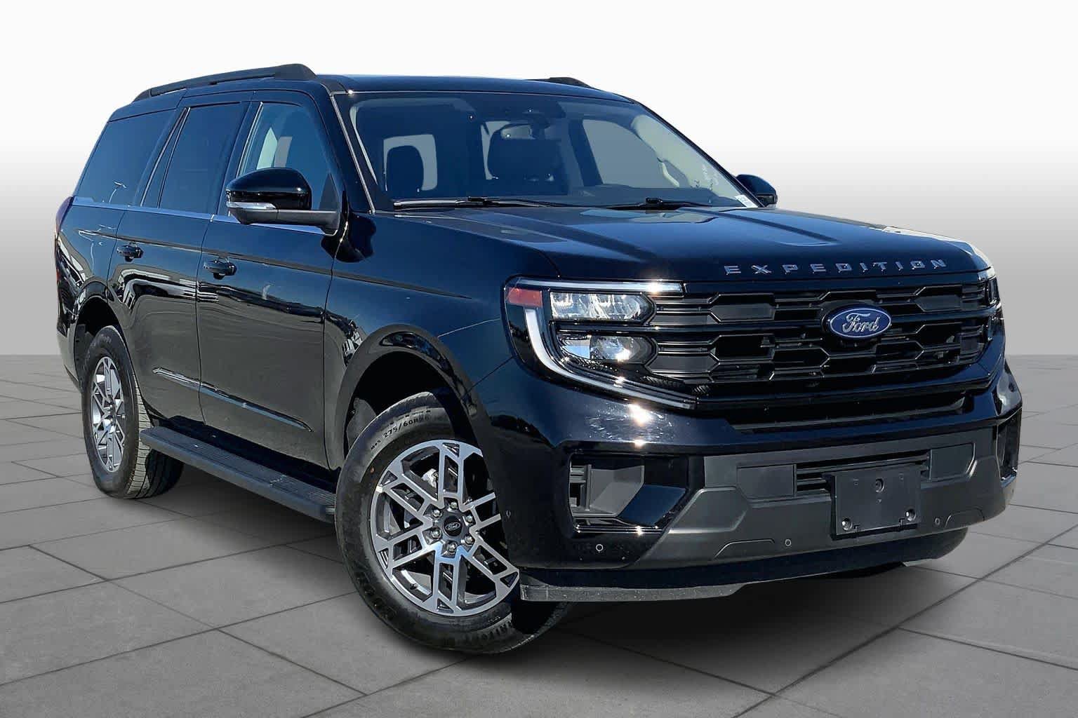 Certified 2025 Ford Expedition Active RWD image 3