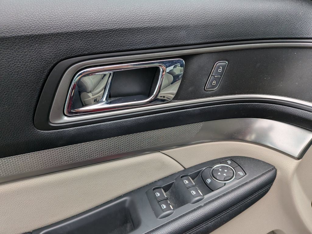 Certified 2019 Ford Explorer XLT w/ Equipment Group 201A FWD image 15