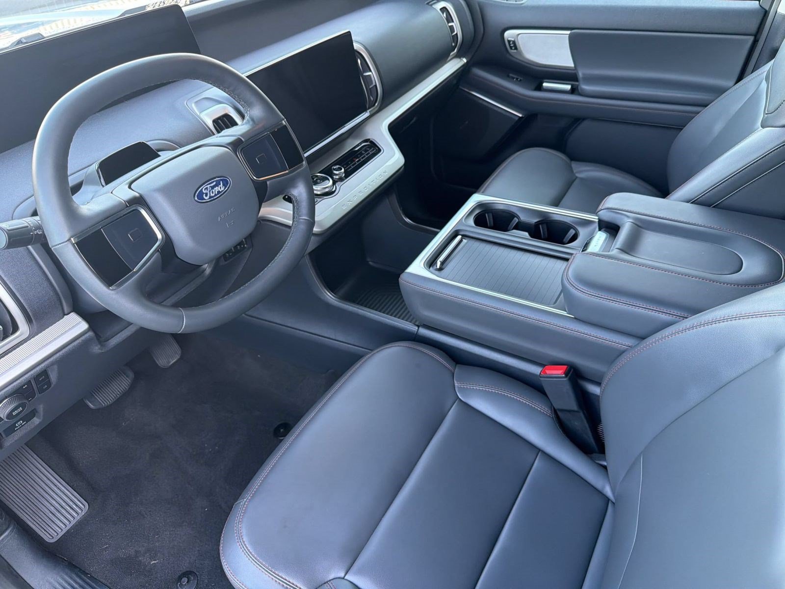 Certified 2025 Ford Expedition Active AWD/4WD image 4