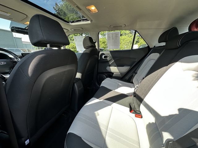 Used 2023 Hyundai Venue SEL FWD image 18