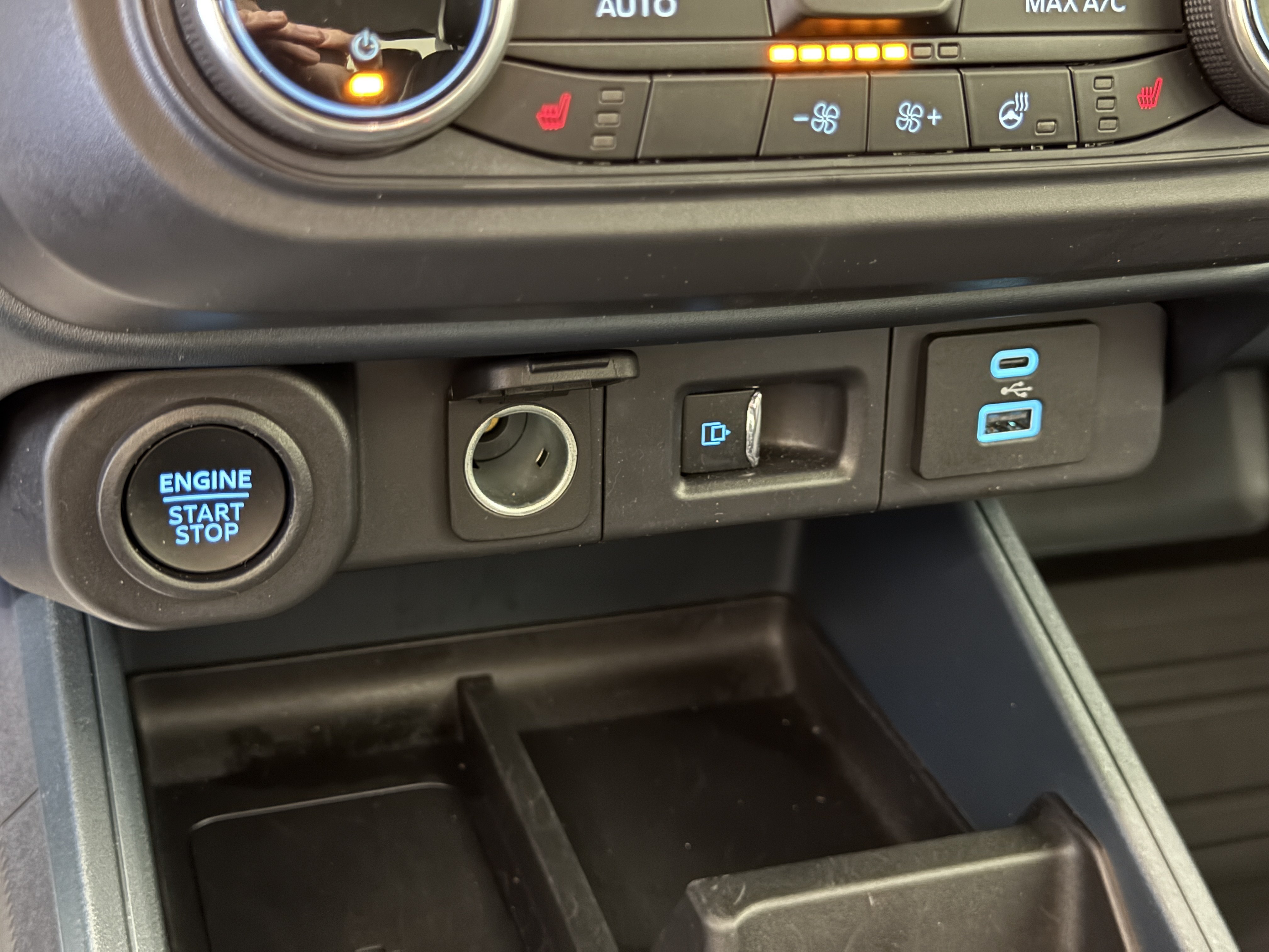 Certified 2024 Ford Maverick Lariat w/ Black Appearance Package FWD image 25