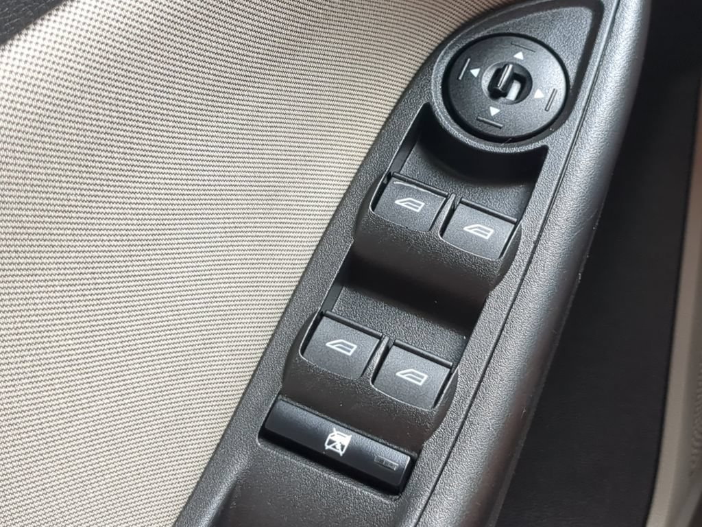 Certified 2018 Ford Focus SE FWD image 19