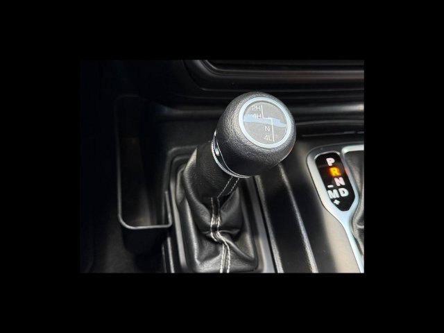 Used 2019 Jeep Wrangler Unlimited Sahara w/ Safety Group AWD/4WD image 26