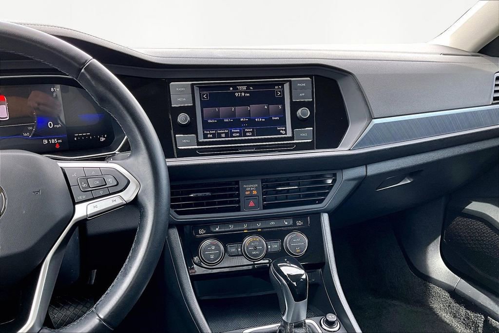 Used 2024 Volkswagen Jetta SE FWD image 8
