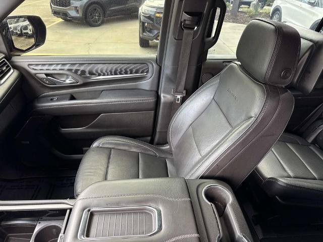 Used 2023 GMC Yukon Denali w/ Denali Reserve Package RWD image 14
