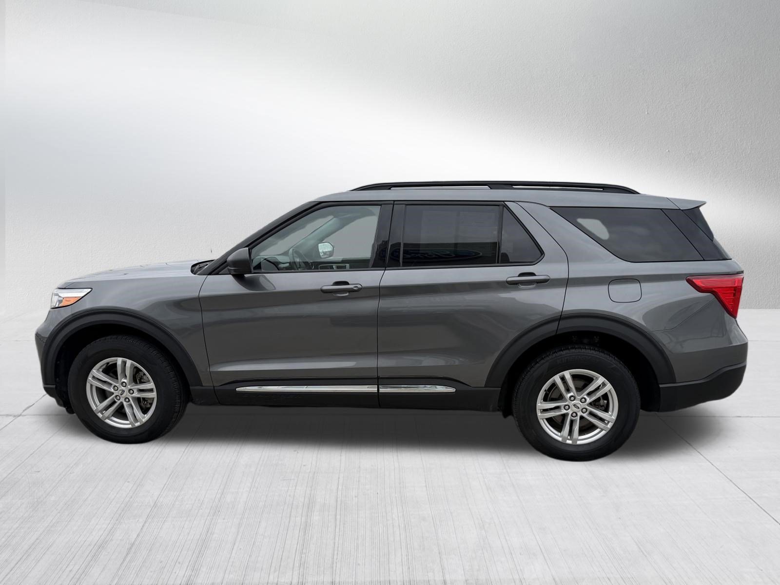 Certified 2023 Ford Explorer XLT w/ Equipment Group 202A AWD/4WD image 4